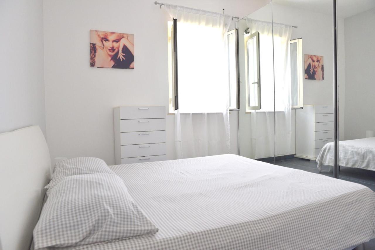 Perla Marina Apartment ปอร์โต เอมเปโดเกล ภายนอก รูปภาพ